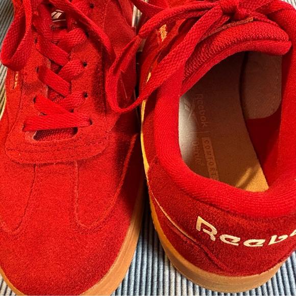 Suede Reeboks - worn once - Picture 3 of 5